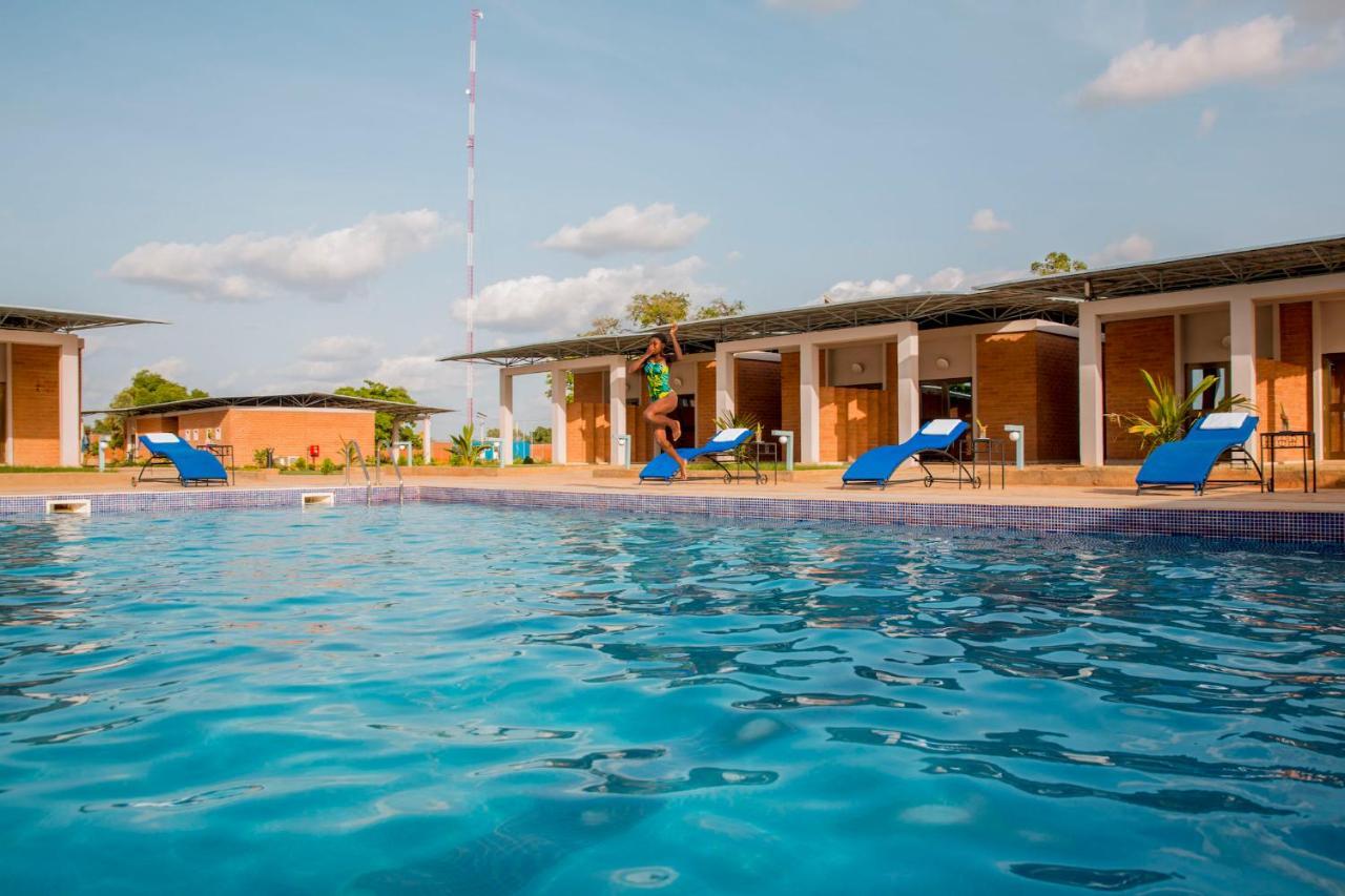 Dunia Hotel Ouagadougou Loumbila Екстер'єр фото