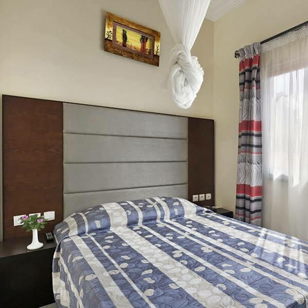 Dunia Hotel Ouagadougou Loumbila Екстер'єр фото