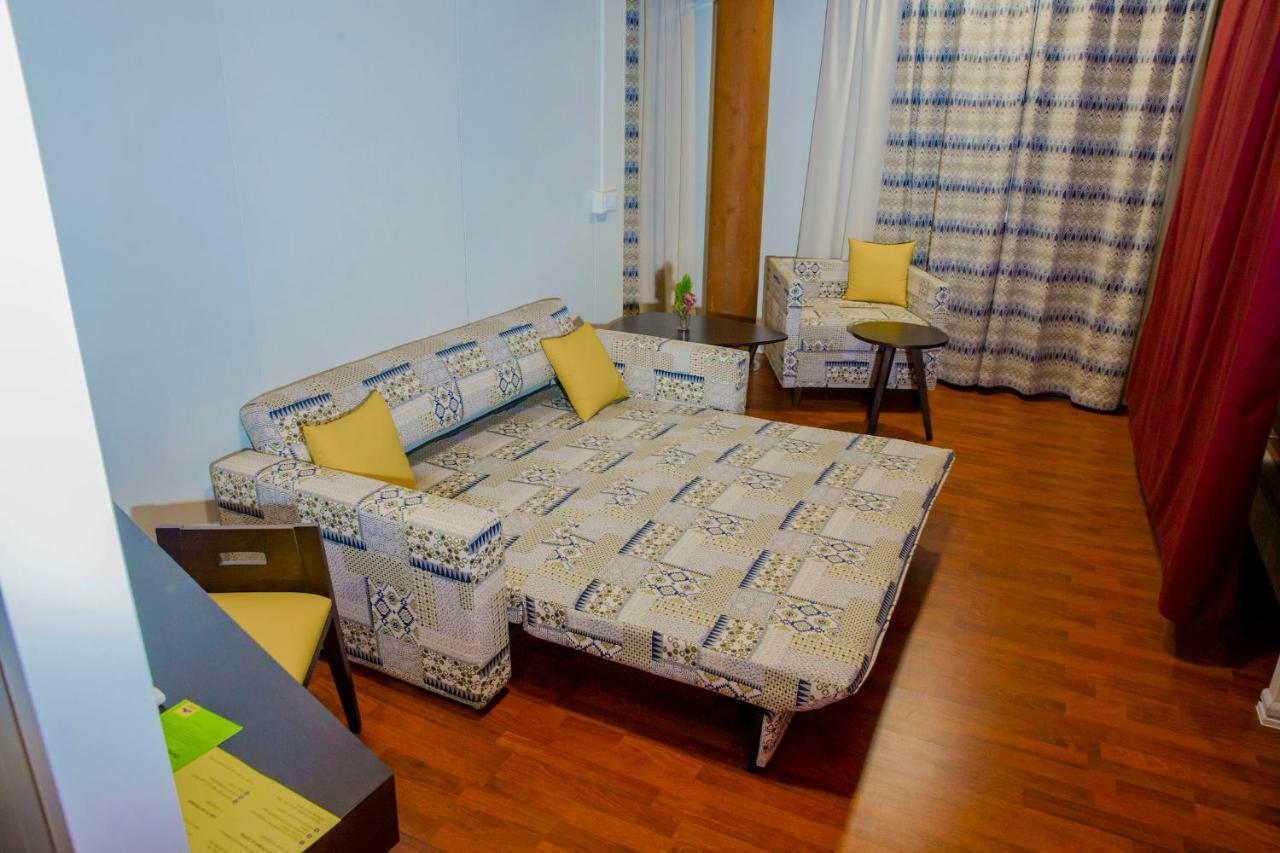 Dunia Hotel Ouagadougou Loumbila Екстер'єр фото